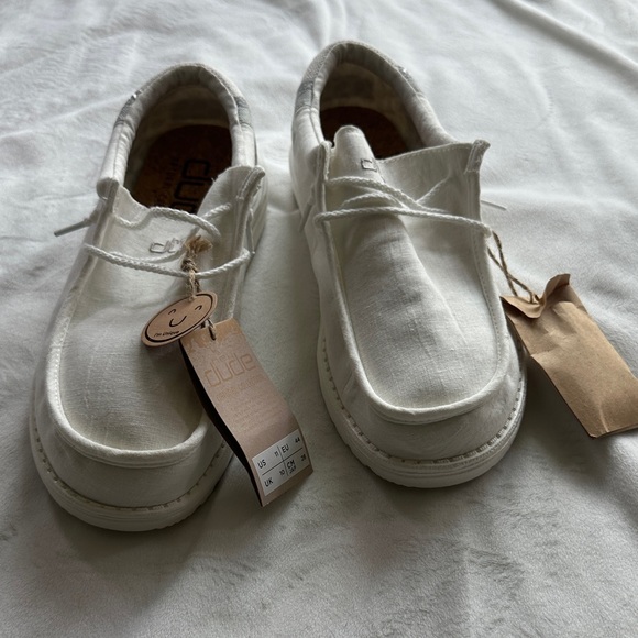 Hey Dude Men's Cream Loafers - Picture 1 of 4